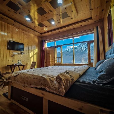 Отель The Alpinist Cafe And Retreat Каза Экстерьер фото