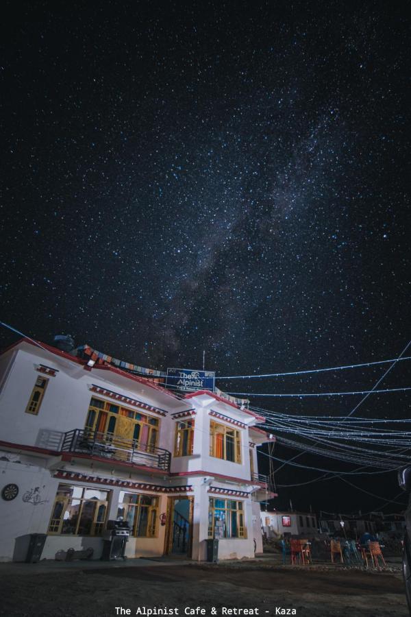 Отель The Alpinist Cafe And Retreat Каза Экстерьер фото