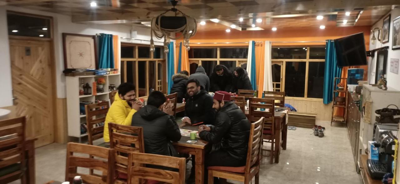Отель The Alpinist Cafe And Retreat Каза Экстерьер фото