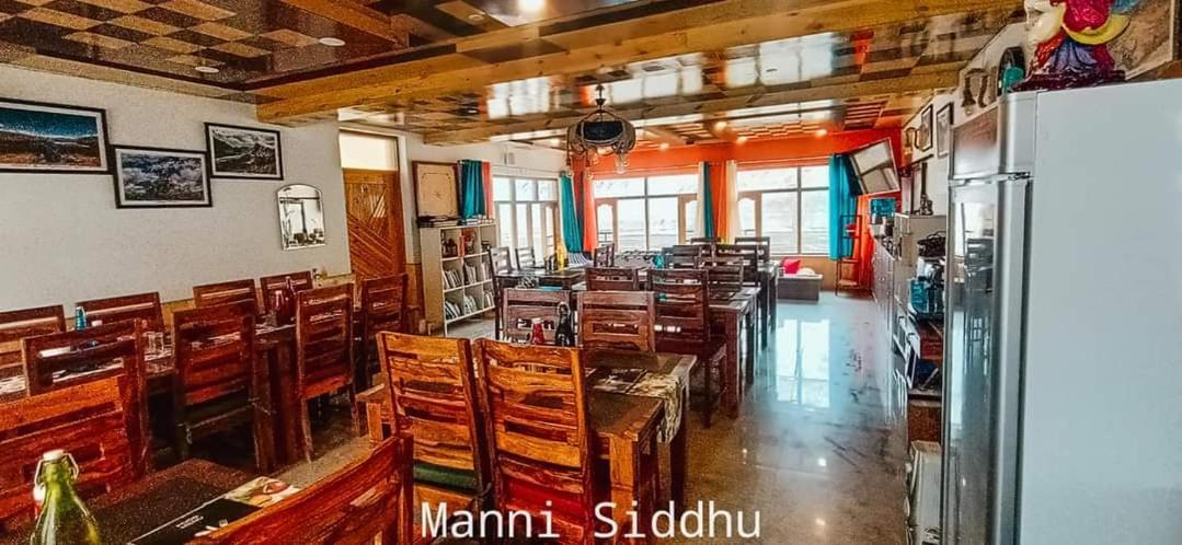 Отель The Alpinist Cafe And Retreat Каза Экстерьер фото