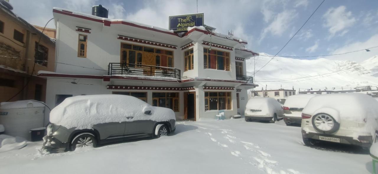 Отель The Alpinist Cafe And Retreat Каза Экстерьер фото