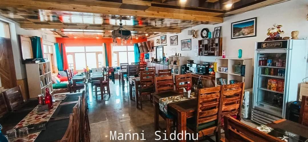 Отель The Alpinist Cafe And Retreat Каза Экстерьер фото