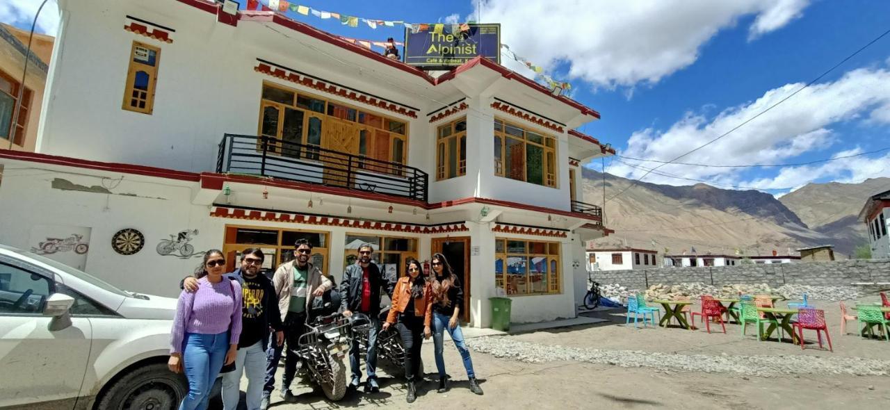 Отель The Alpinist Cafe And Retreat Каза Экстерьер фото