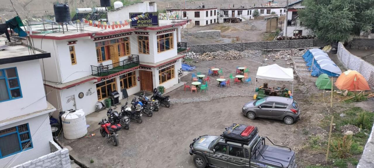 Отель The Alpinist Cafe And Retreat Каза Экстерьер фото