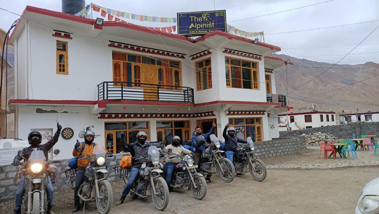 Отель The Alpinist Cafe And Retreat Каза Экстерьер фото
