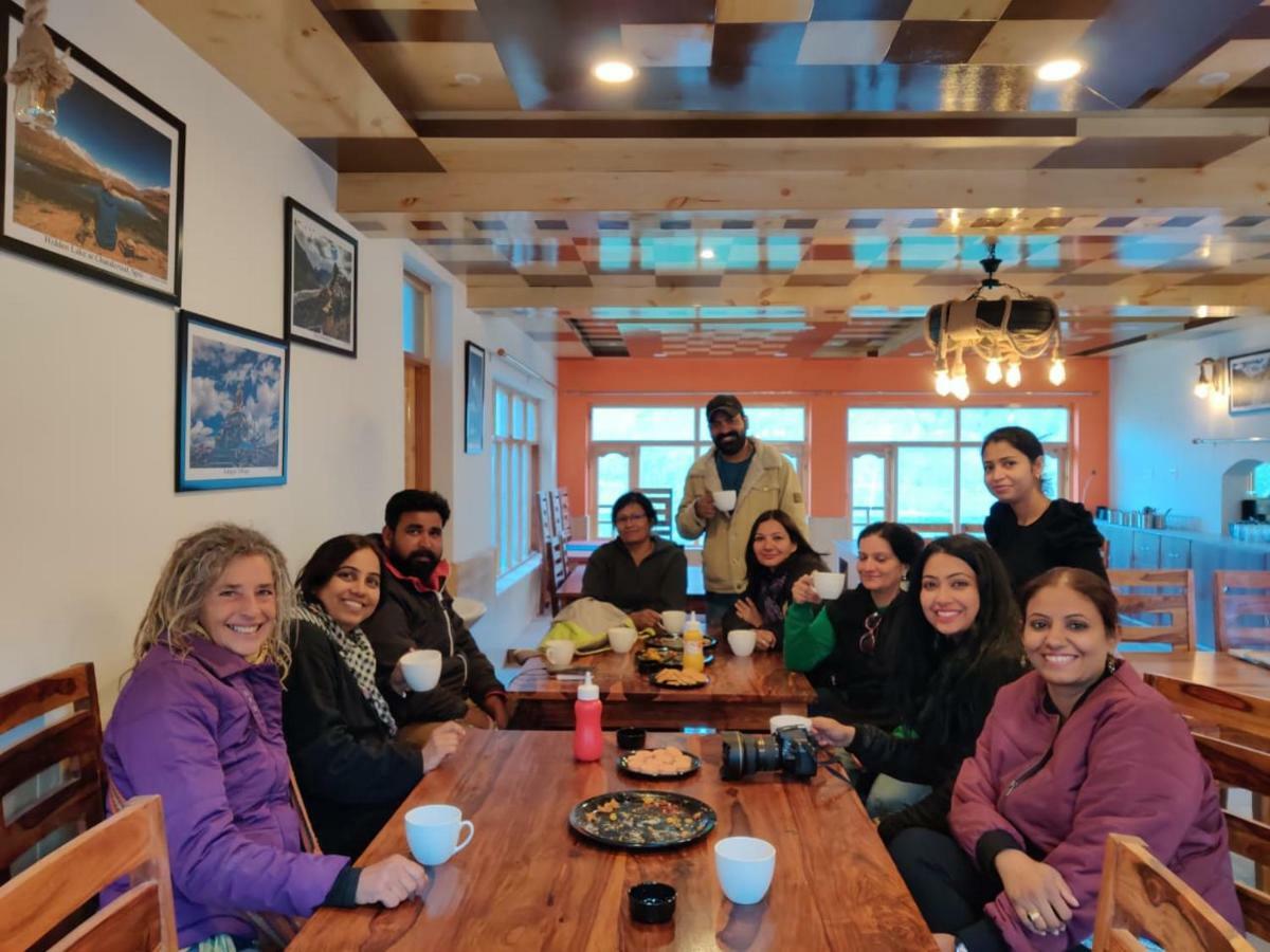 Отель The Alpinist Cafe And Retreat Каза Экстерьер фото