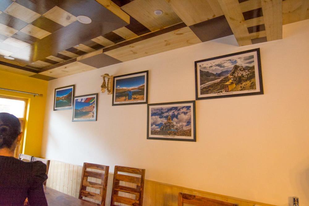 Отель The Alpinist Cafe And Retreat Каза Экстерьер фото