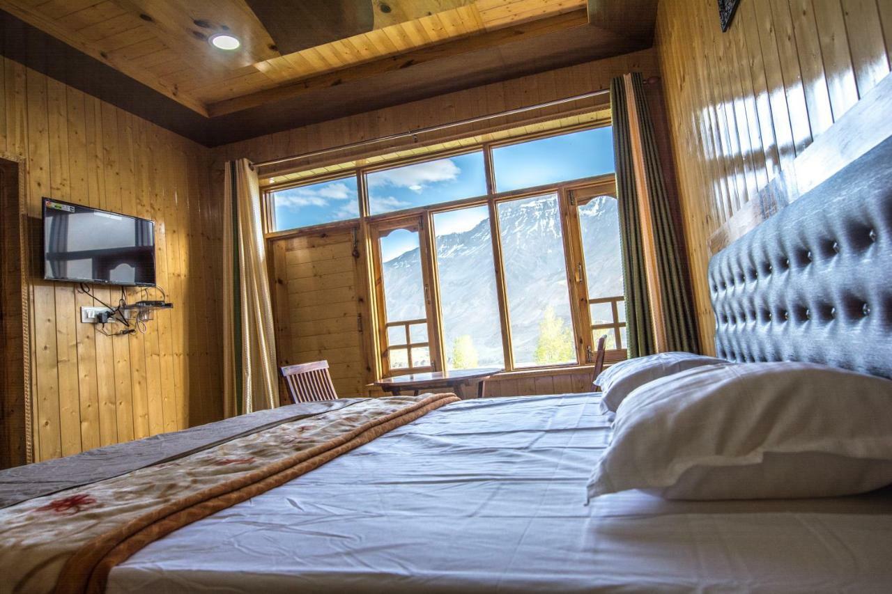 Отель The Alpinist Cafe And Retreat Каза Экстерьер фото