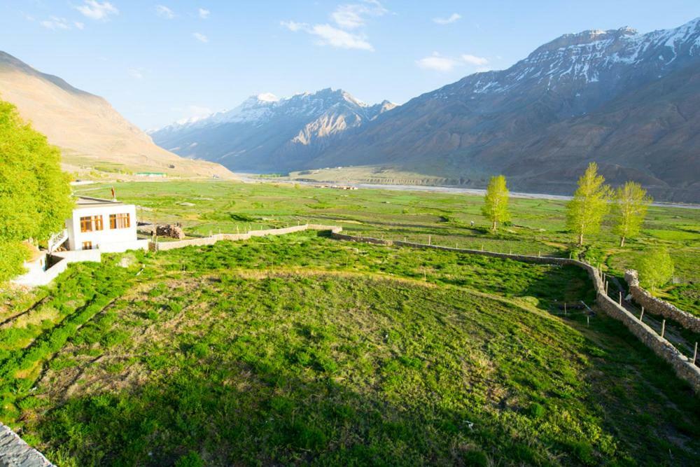 Отель The Alpinist Cafe And Retreat Каза Экстерьер фото